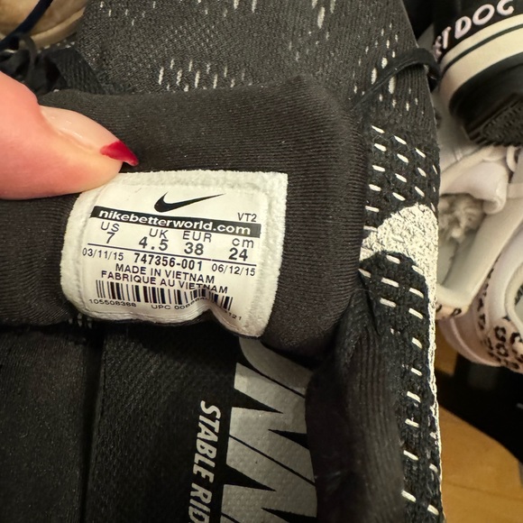 Nike Lunarglide 7 Black Sneakers - Picture 3 of 6